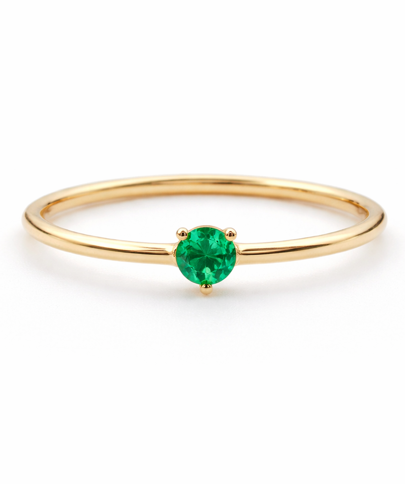 Ring with emerald