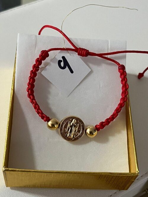 Red bracelet of the Virgin Mary